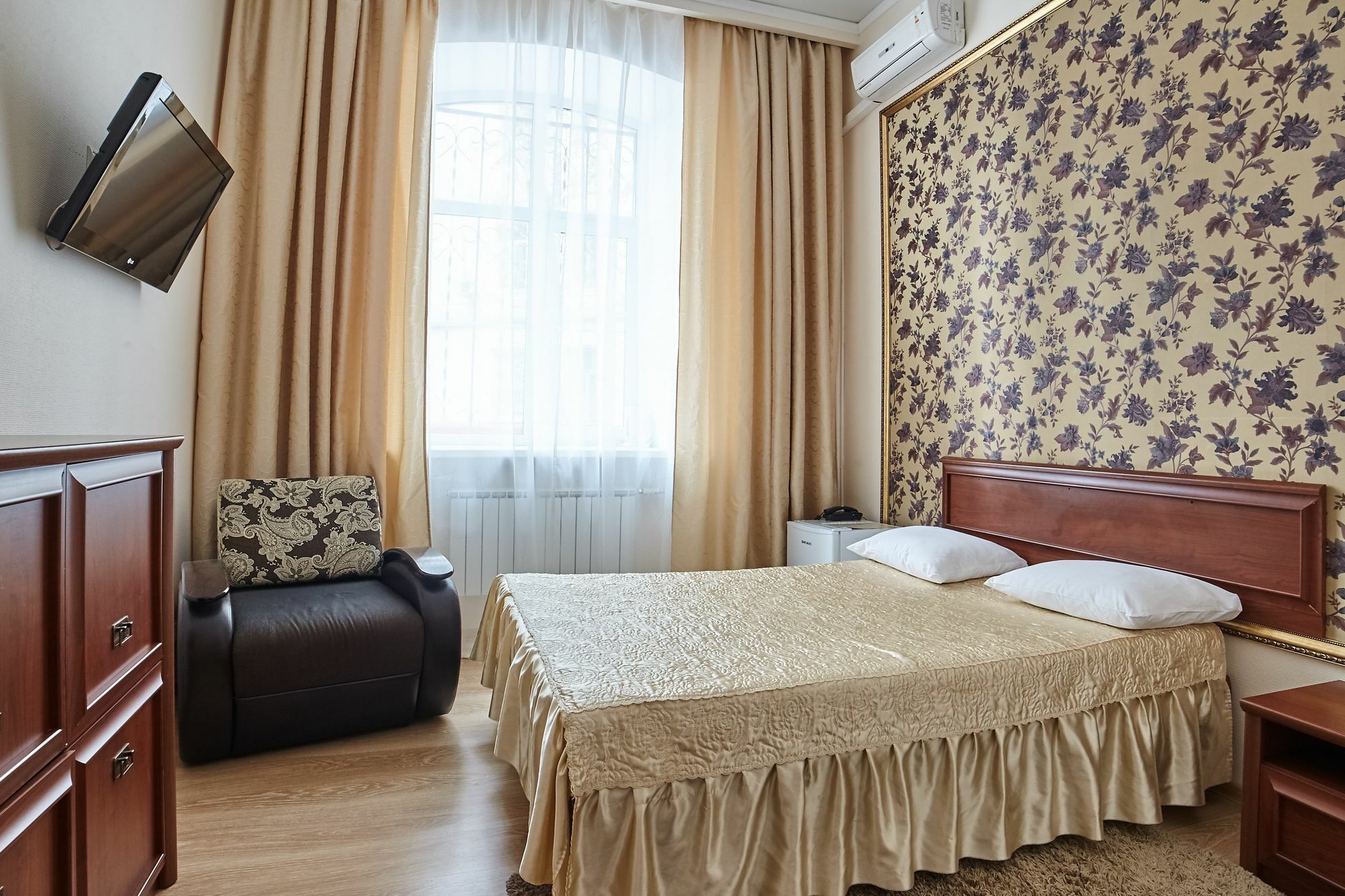Hotel Bonjour At Kazakova Moskva Exteriör bild
